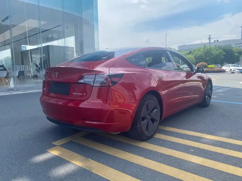 Tesla Model 3 — фото 10