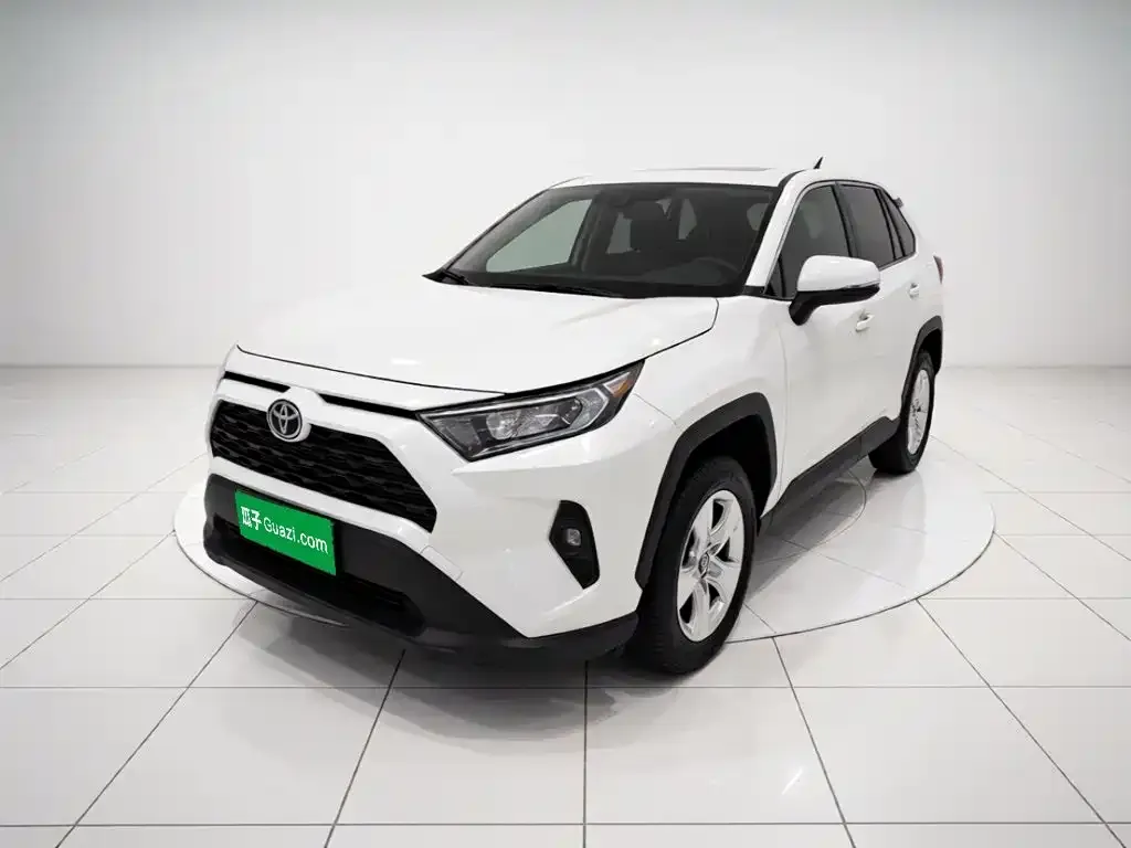 Toyota RAV4 — фото 1