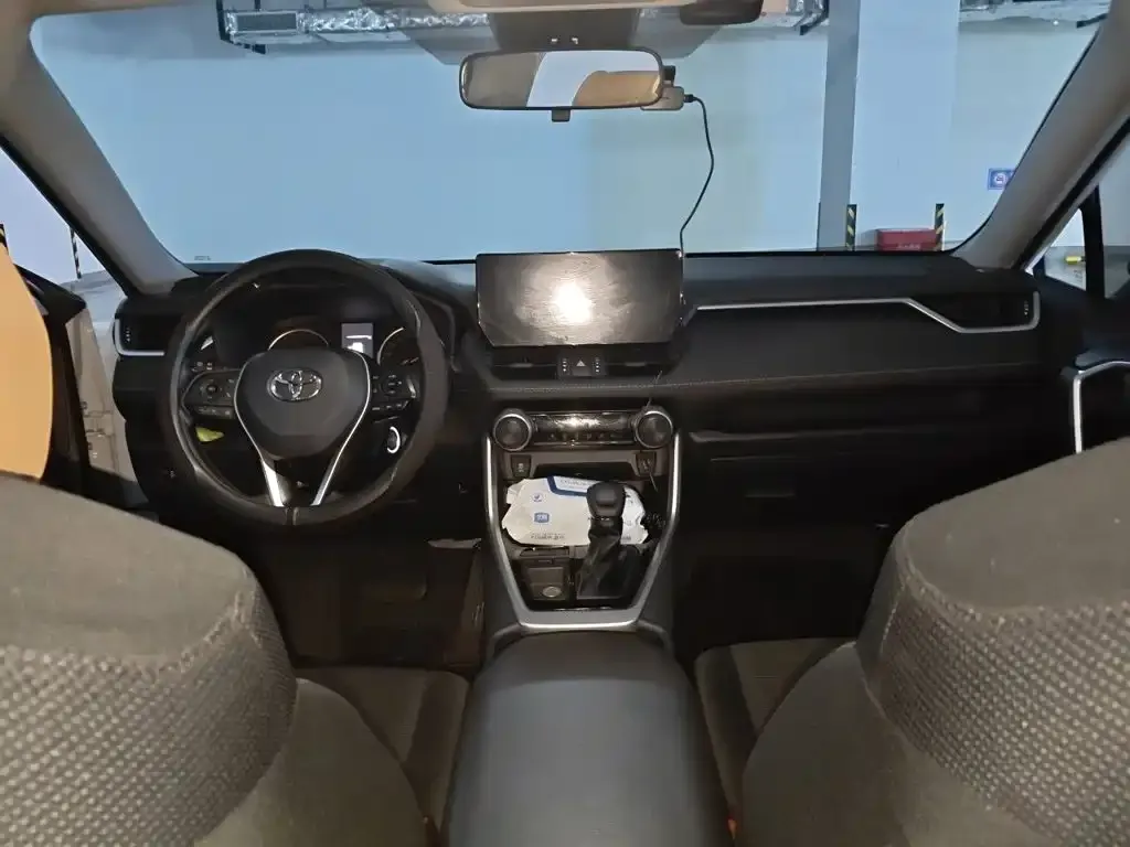Toyota RAV4 — фото 6