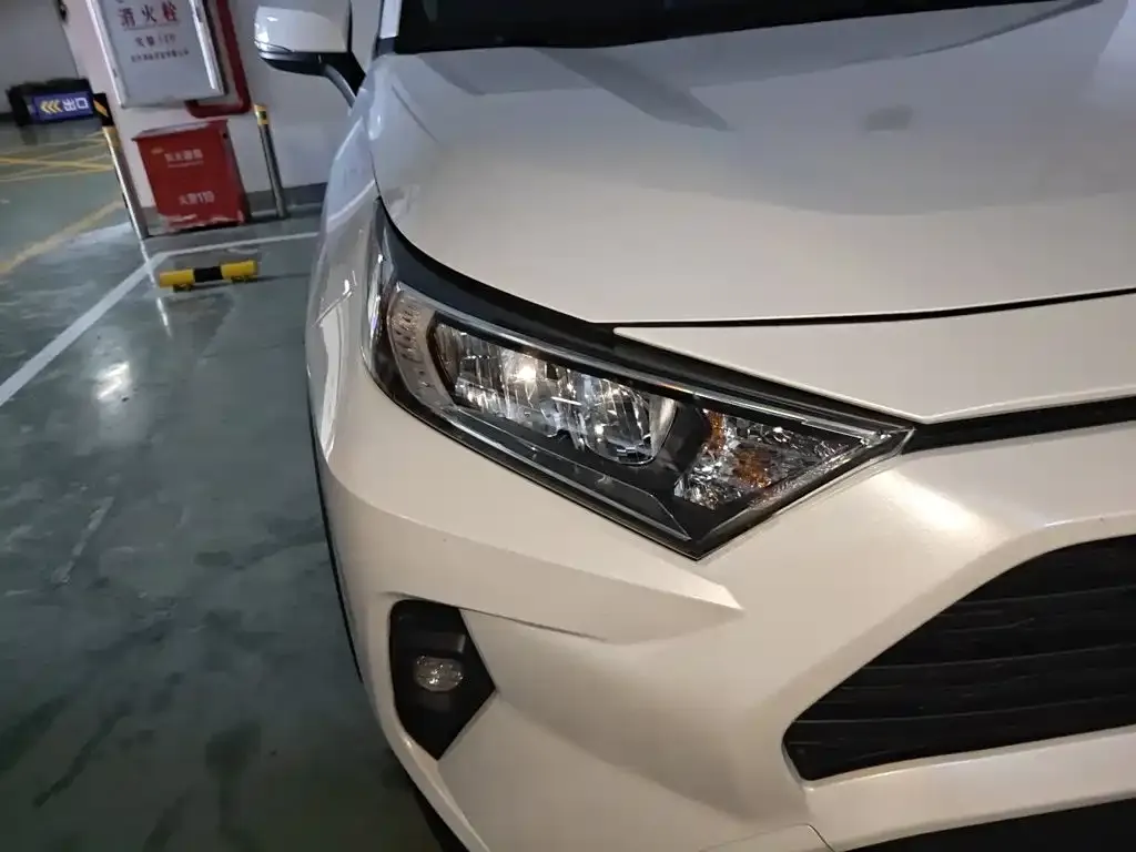 Toyota RAV4 — фото 10