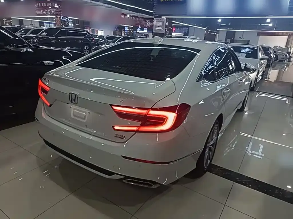 Honda Accord — фото 10