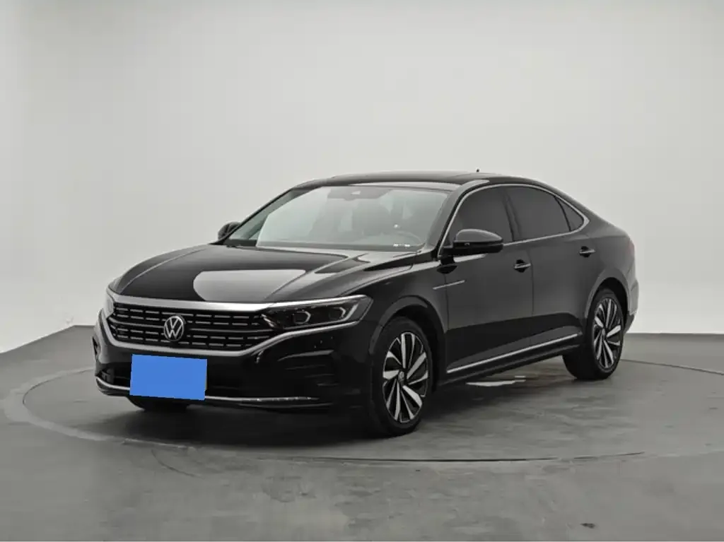 Volkswagen Passat — фото 1