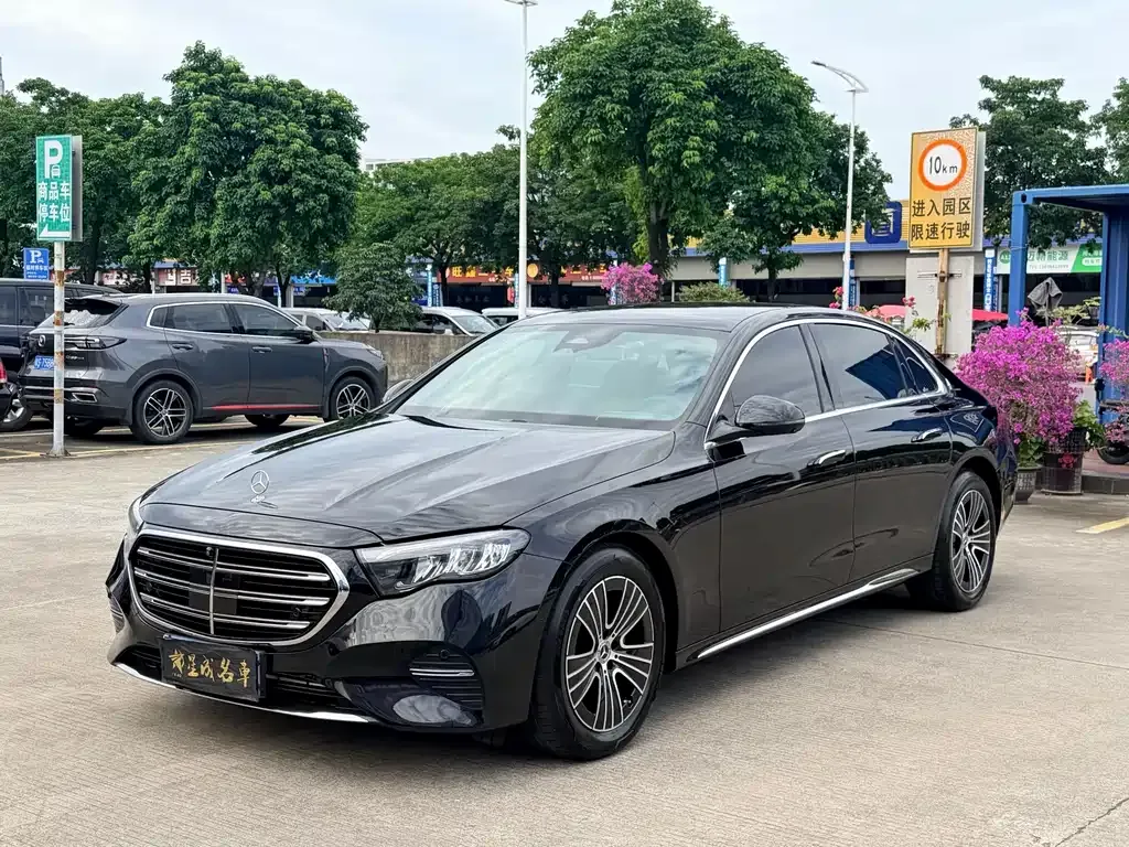 Mercedes-Benz E-Class — фото 1
