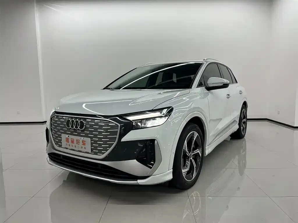 Audi Q4 e-tron — фото 1