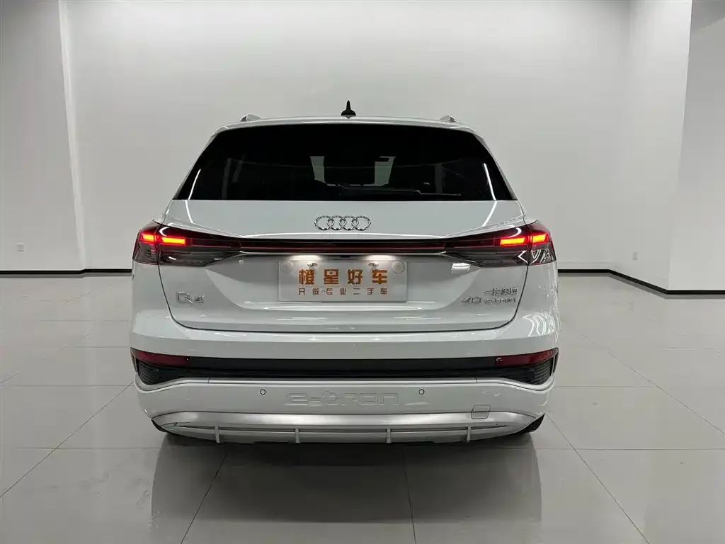 Audi Q4 e-tron — фото 3