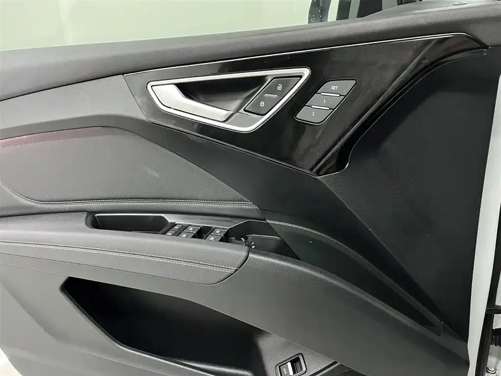 Audi Q4 e-tron — фото 10