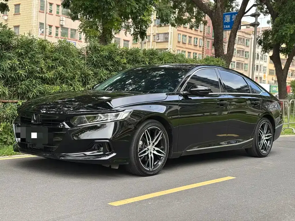 Honda Accord — фото 1