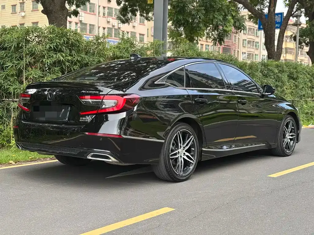 Honda Accord — фото 8