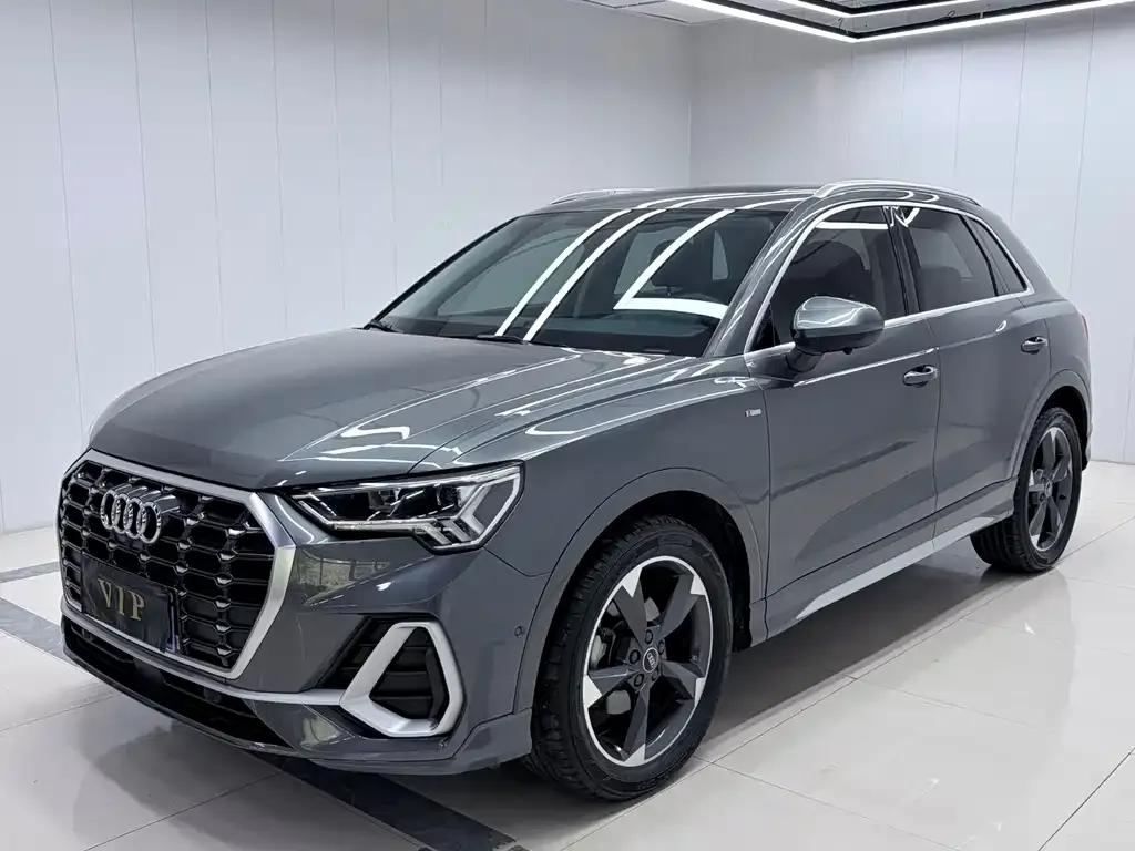 Audi Q3 — фото 1