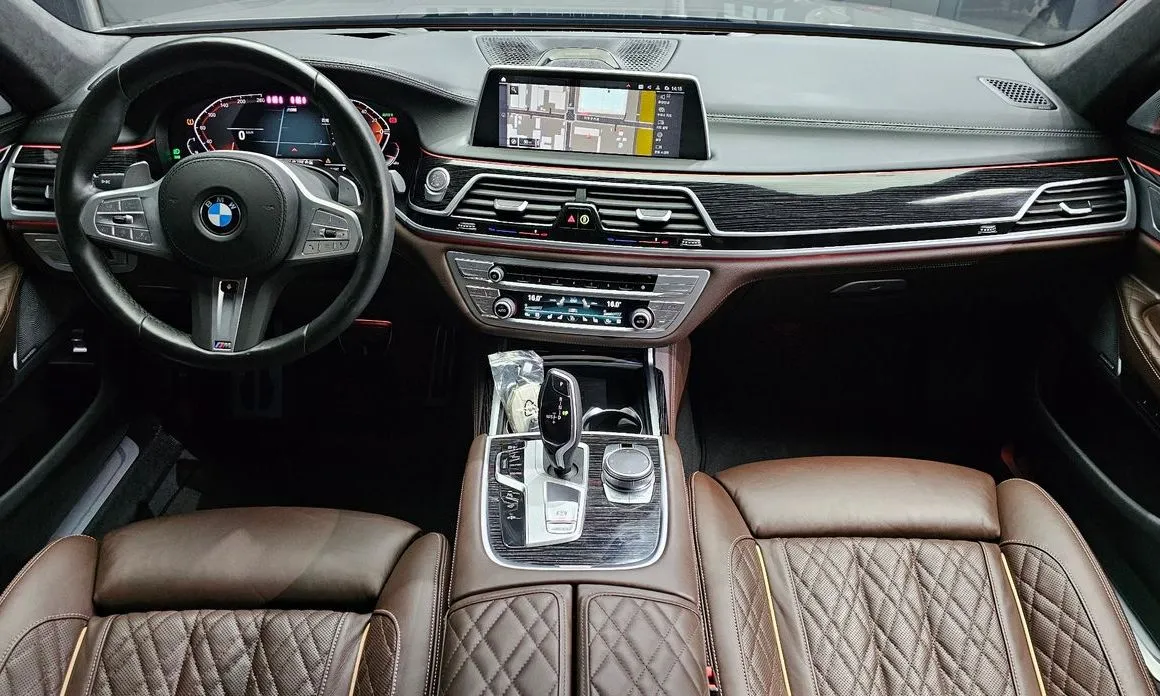 BMW 7-Series — фото 10