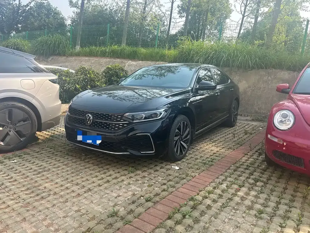 Volkswagen Passat — фото 1