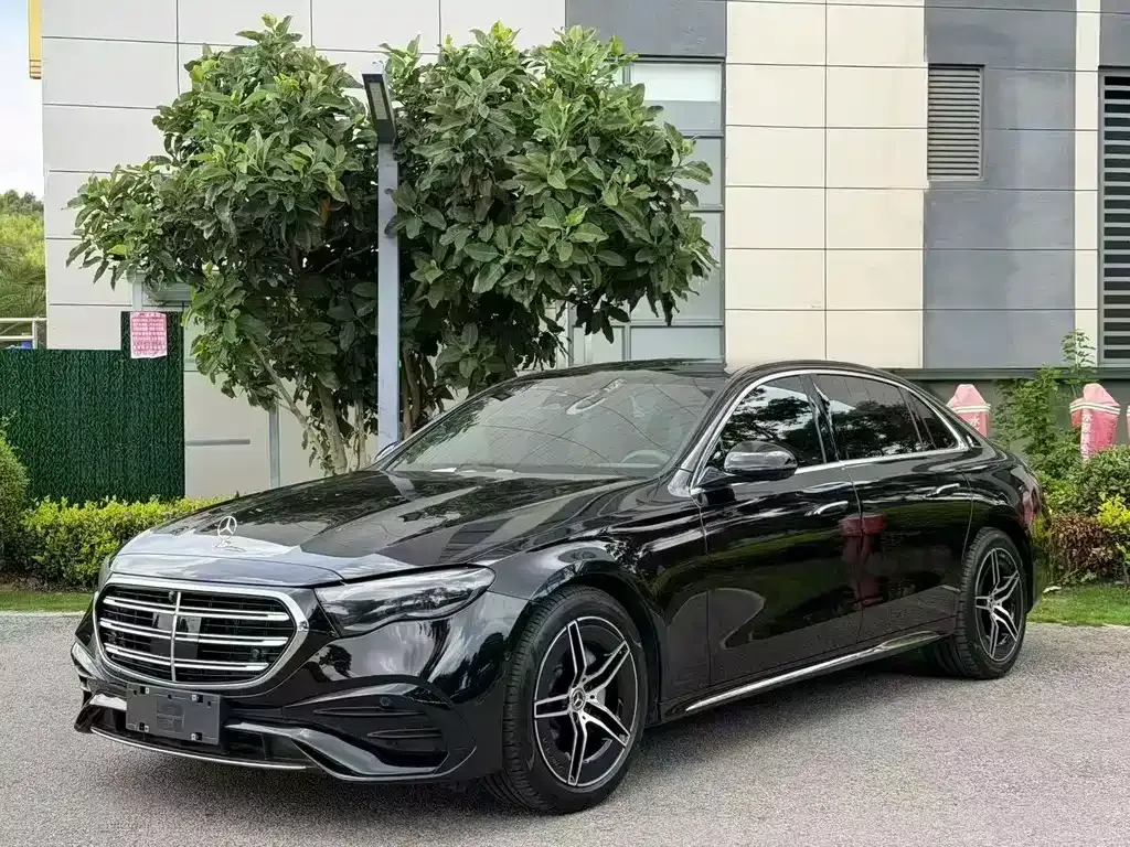 Mercedes-Benz E-Class — фото 1