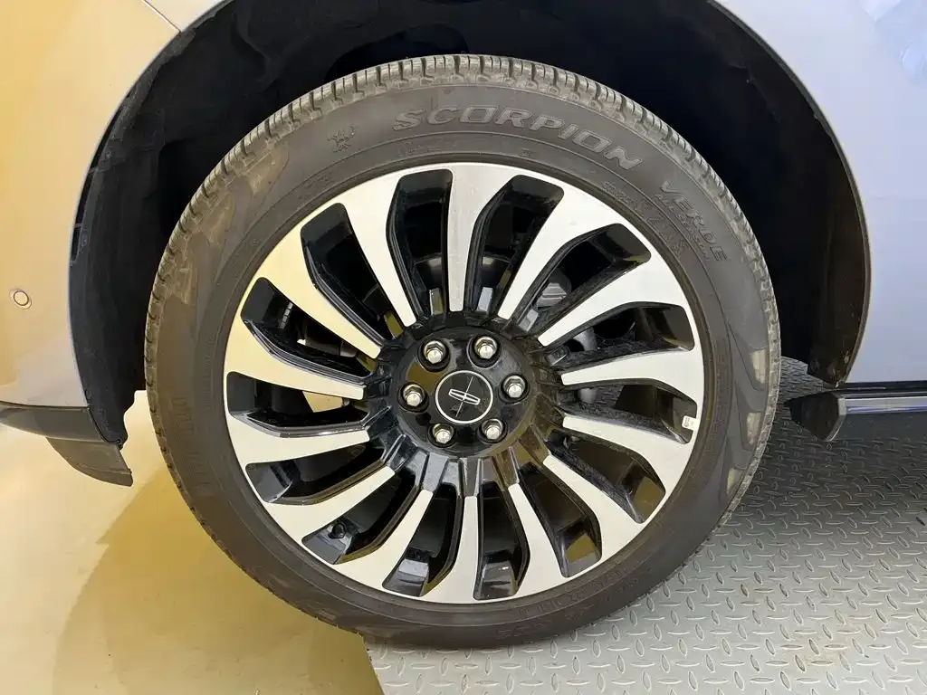 Lincoln Navigator — фото 10