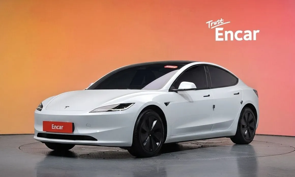 Tesla Model 3 — фото 1