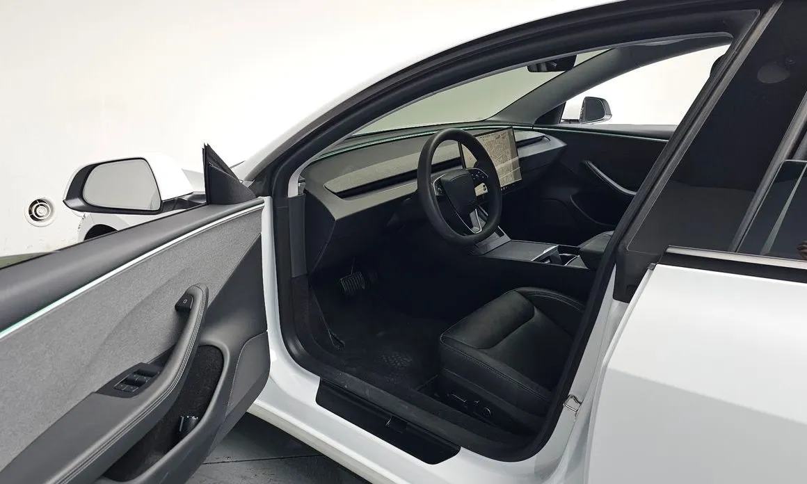 Tesla Model 3 — фото 10