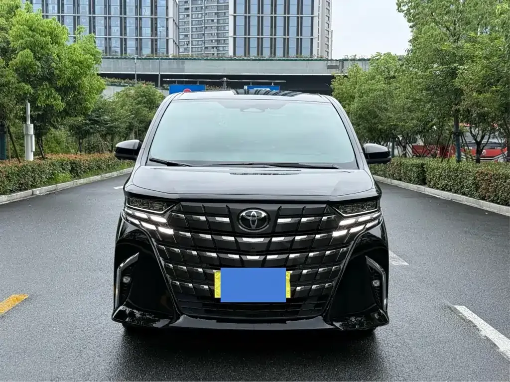 Toyota Alphard — фото 4