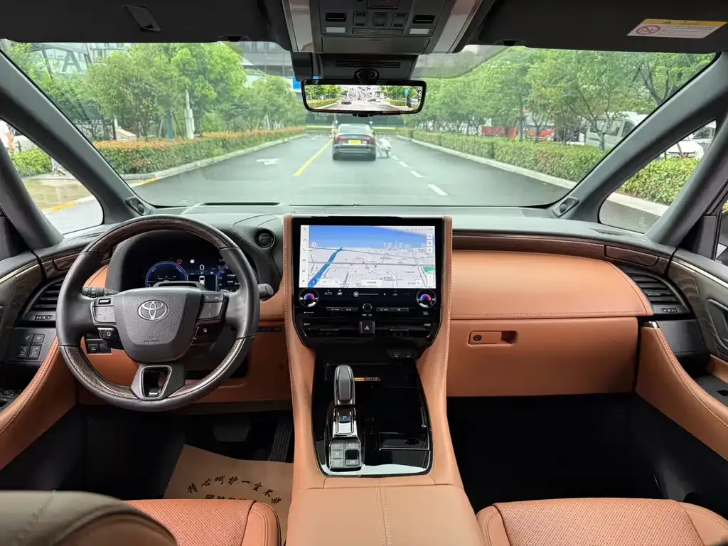 Toyota Alphard — фото 5