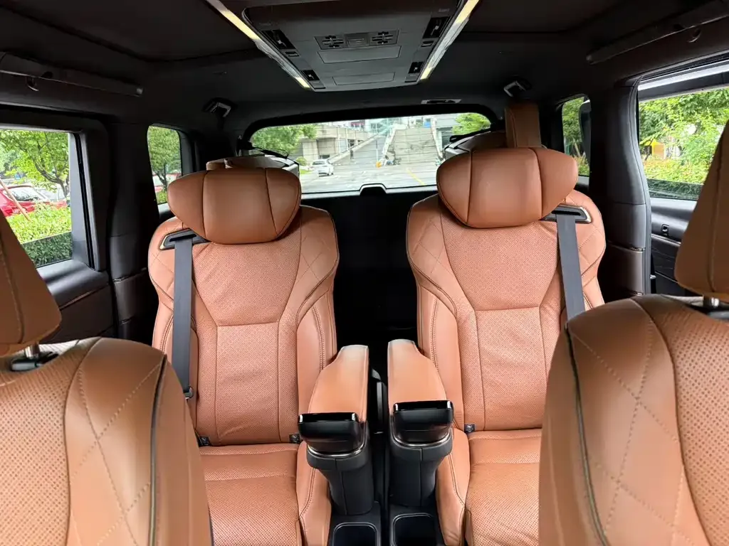 Toyota Alphard — фото 6