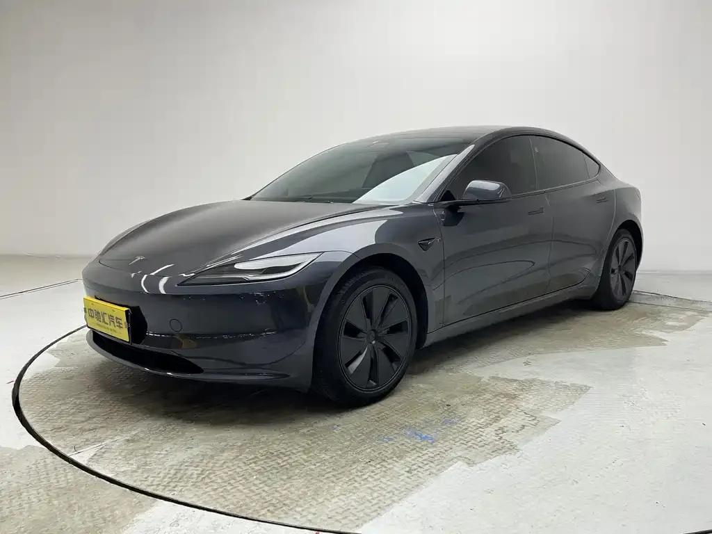 Tesla Model 3 — фото 1