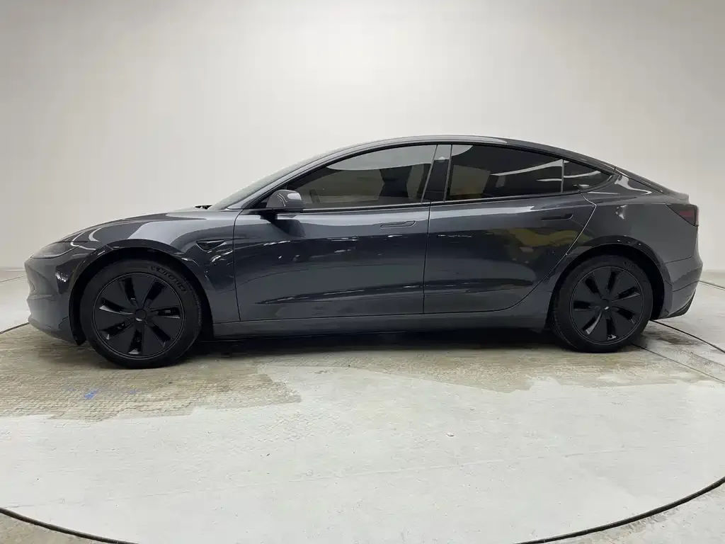 Tesla Model 3 — фото 5