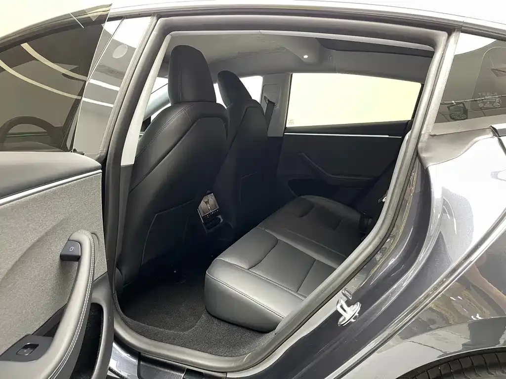 Tesla Model 3 — фото 4