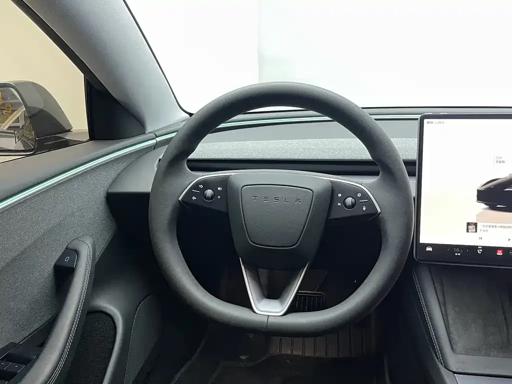 Tesla Model 3 — фото 7