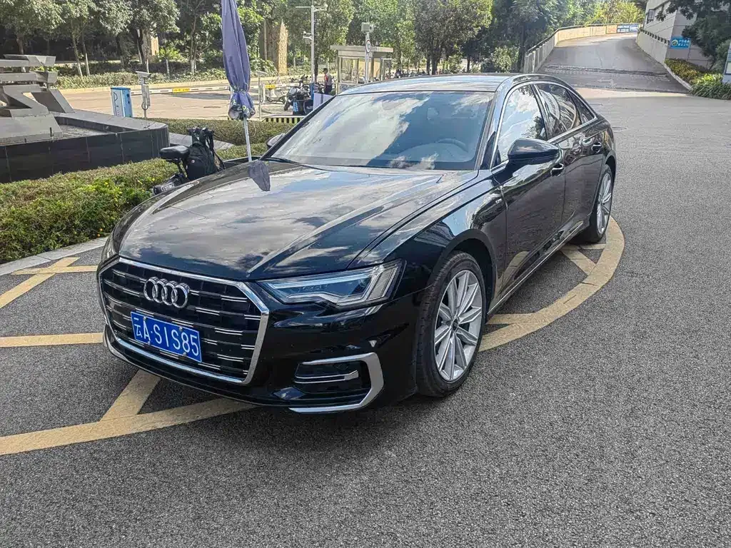 Audi A6L — фото 1