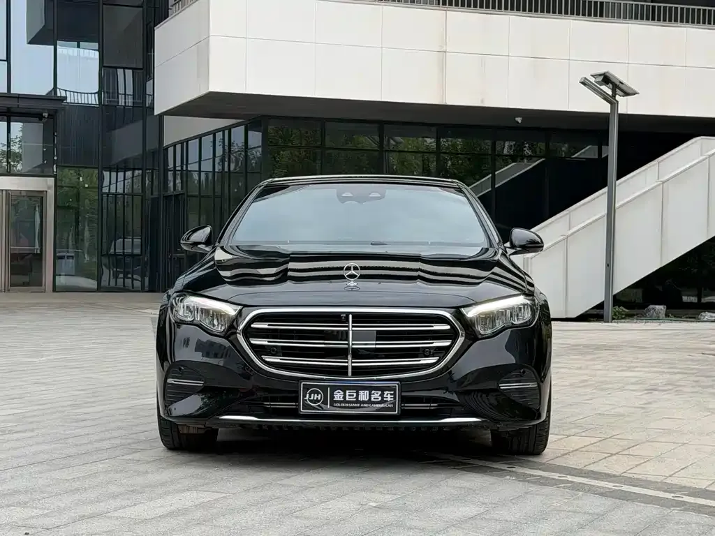 Mercedes-Benz E-Class — фото 6