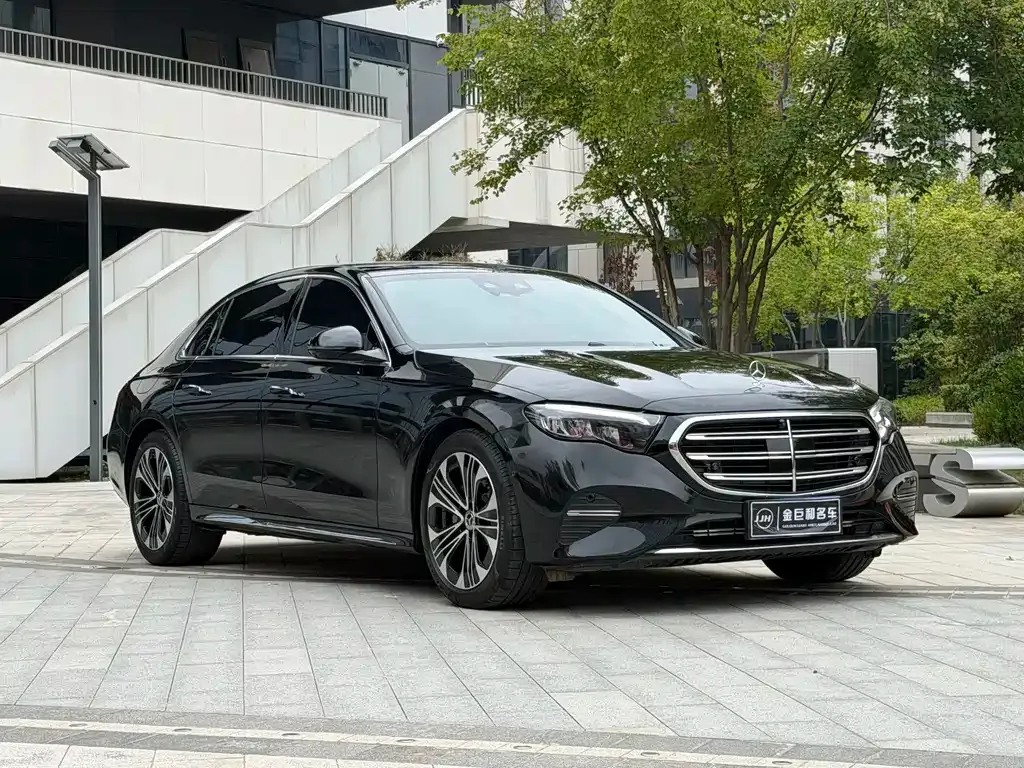 Mercedes-Benz E-Class — фото 10