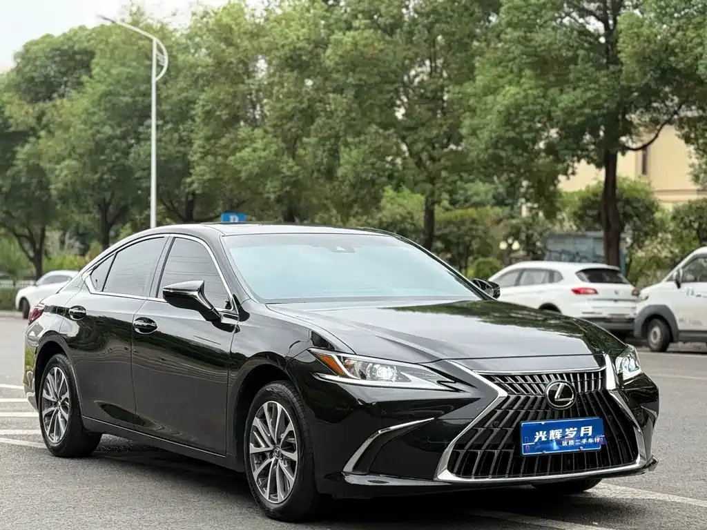 Lexus ES — фото 8