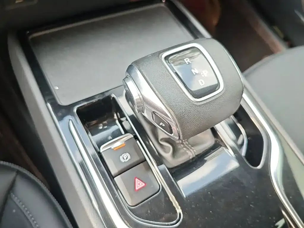 Hongqi E-QM5 — фото 2
