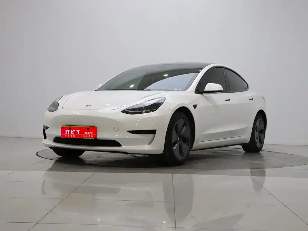 Tesla Model 3 — фото 1