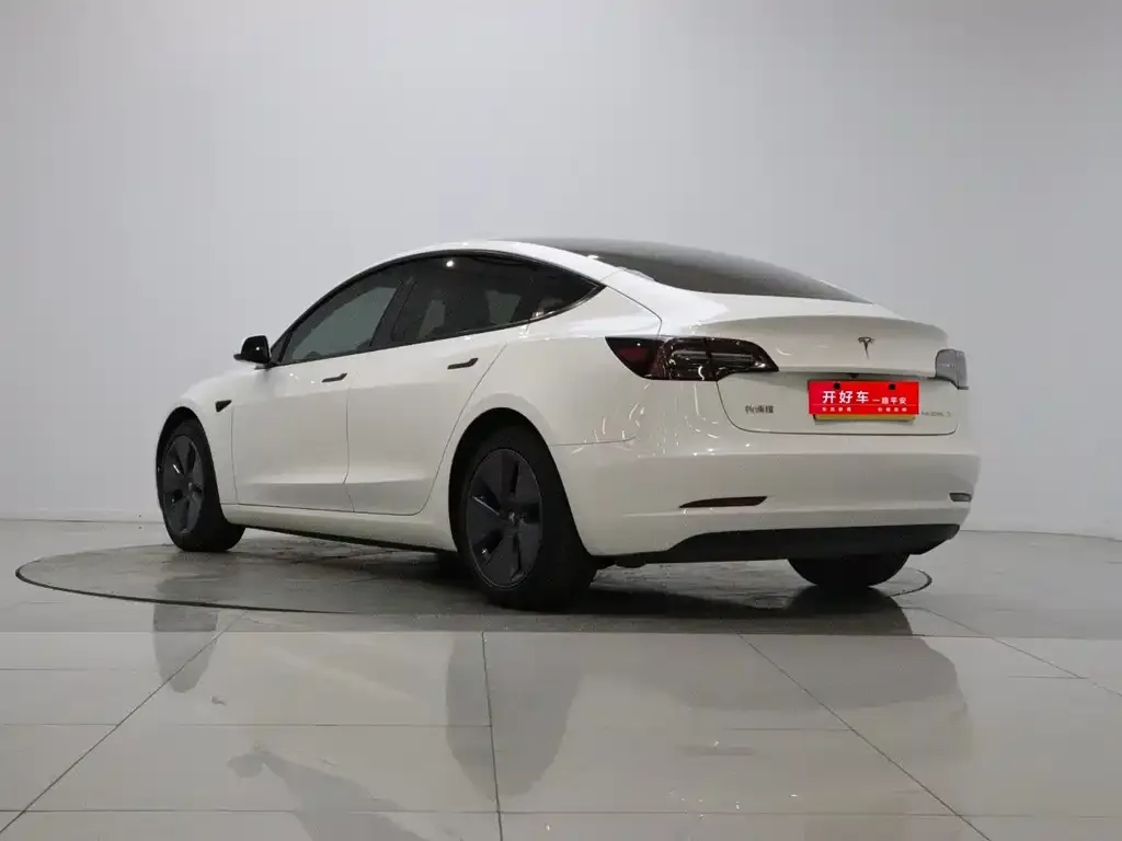 Tesla Model 3 — фото 8