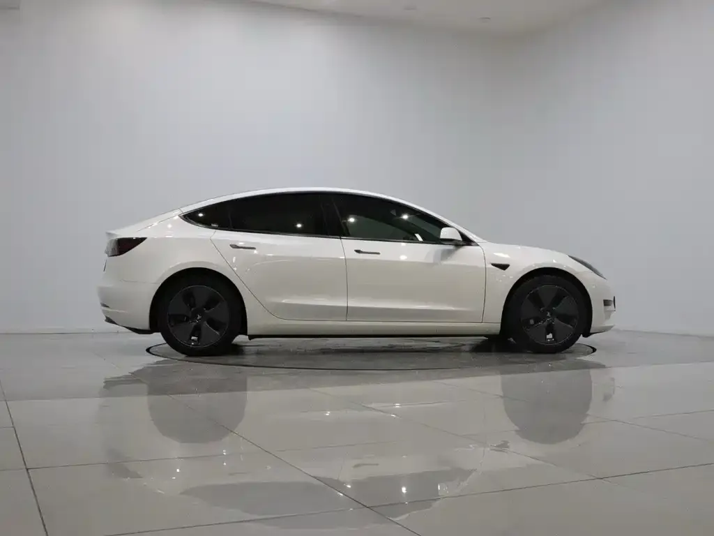Tesla Model 3 — фото 6