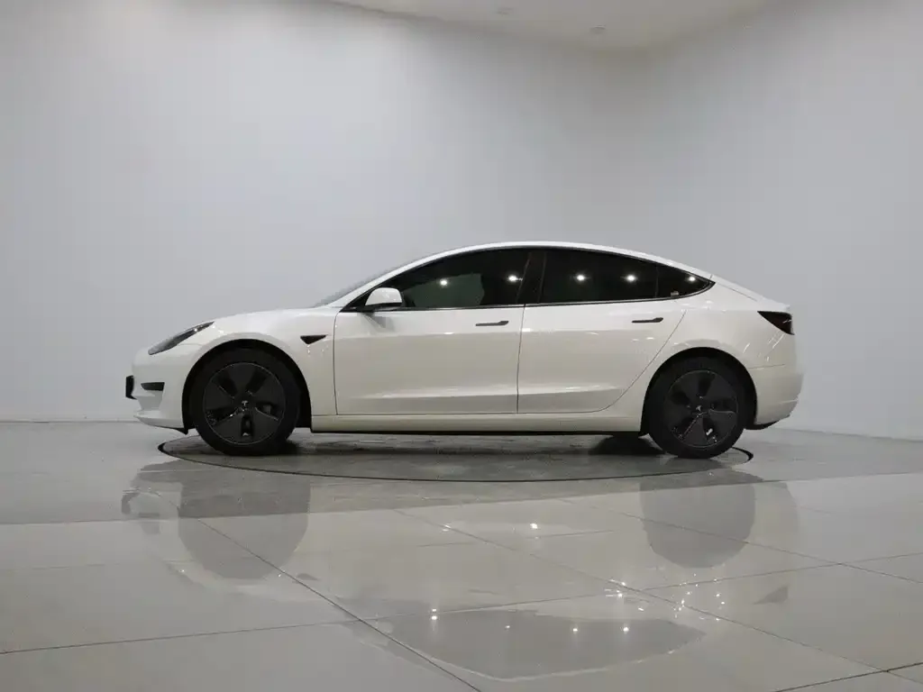 Tesla Model 3 — фото 7