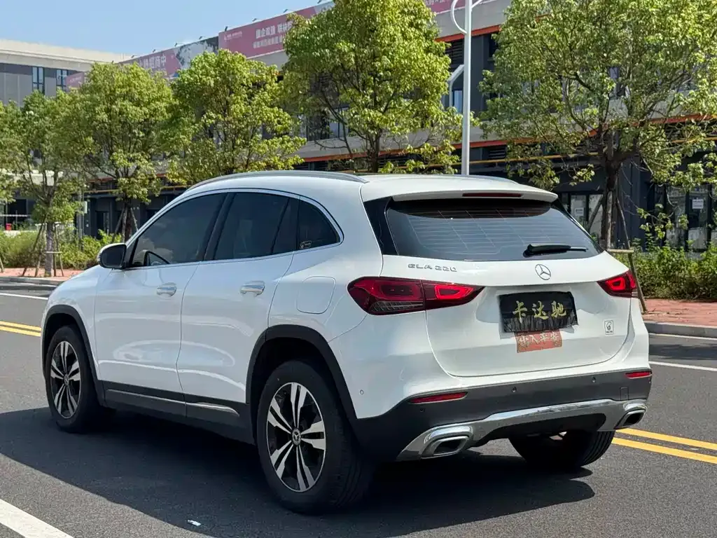 Mercedes-Benz GLA — фото 8