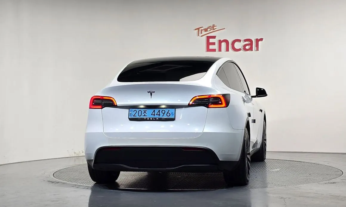 Tesla Model Y — фото 2