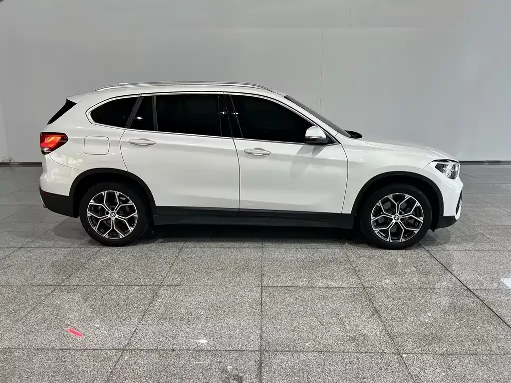 BMW X1 — фото 9