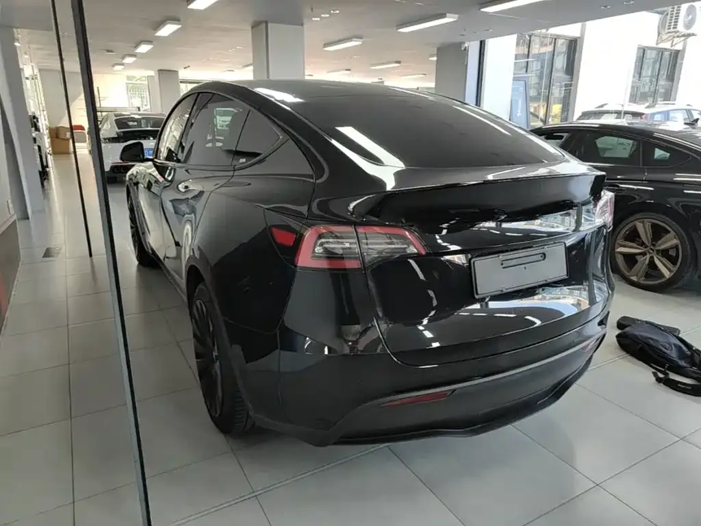 Tesla Model Y — фото 6