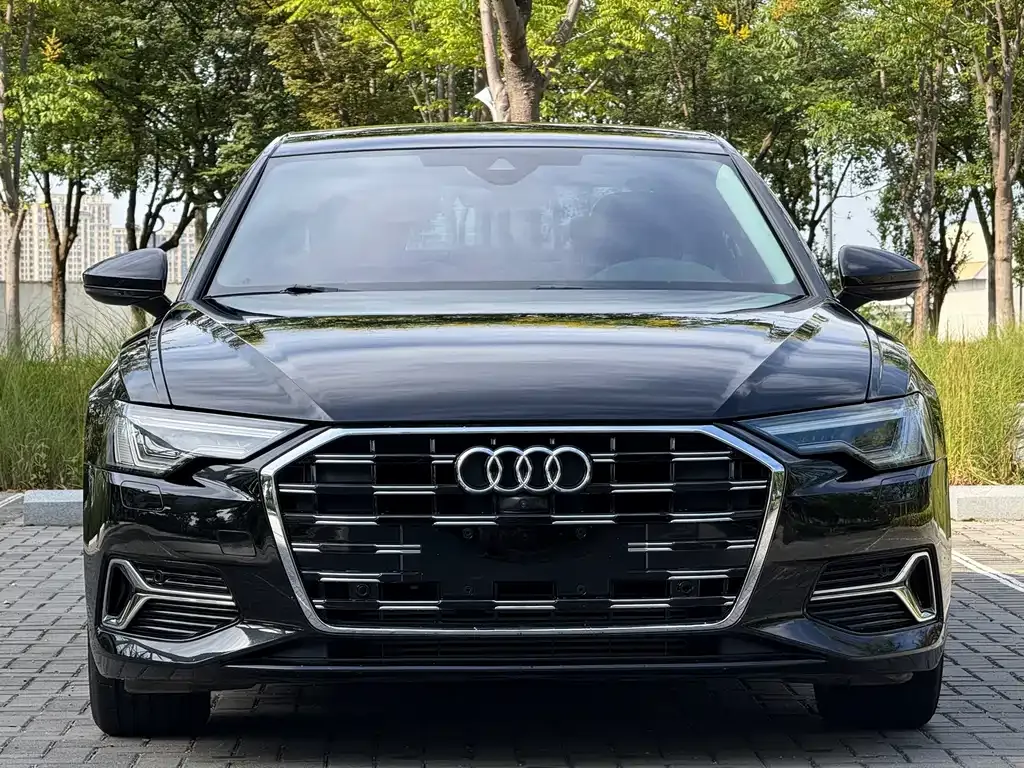 Audi A6L — фото 1