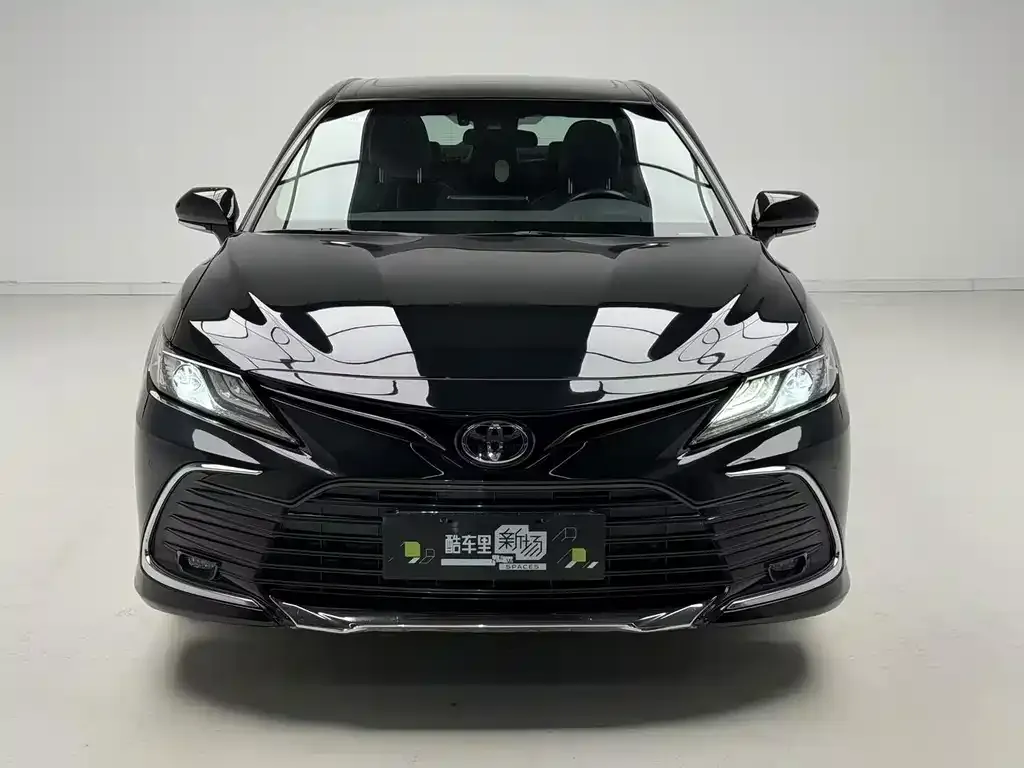 Toyota Camry — фото 5