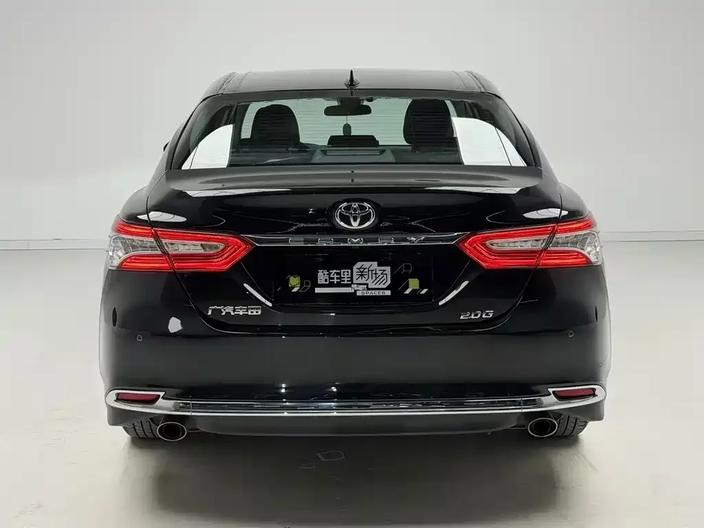 Toyota Camry — фото 8