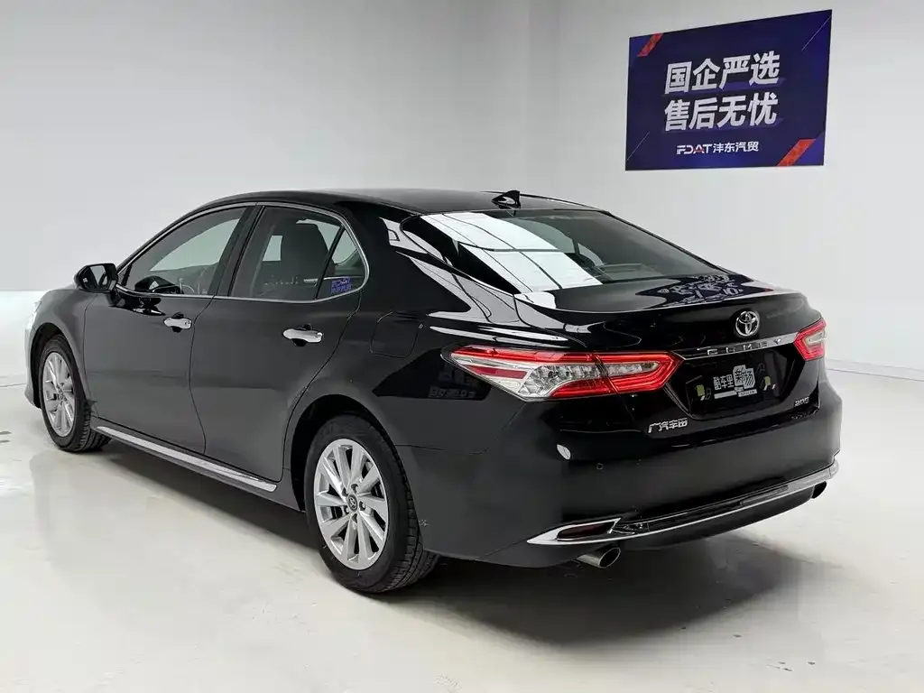Toyota Camry — фото 7