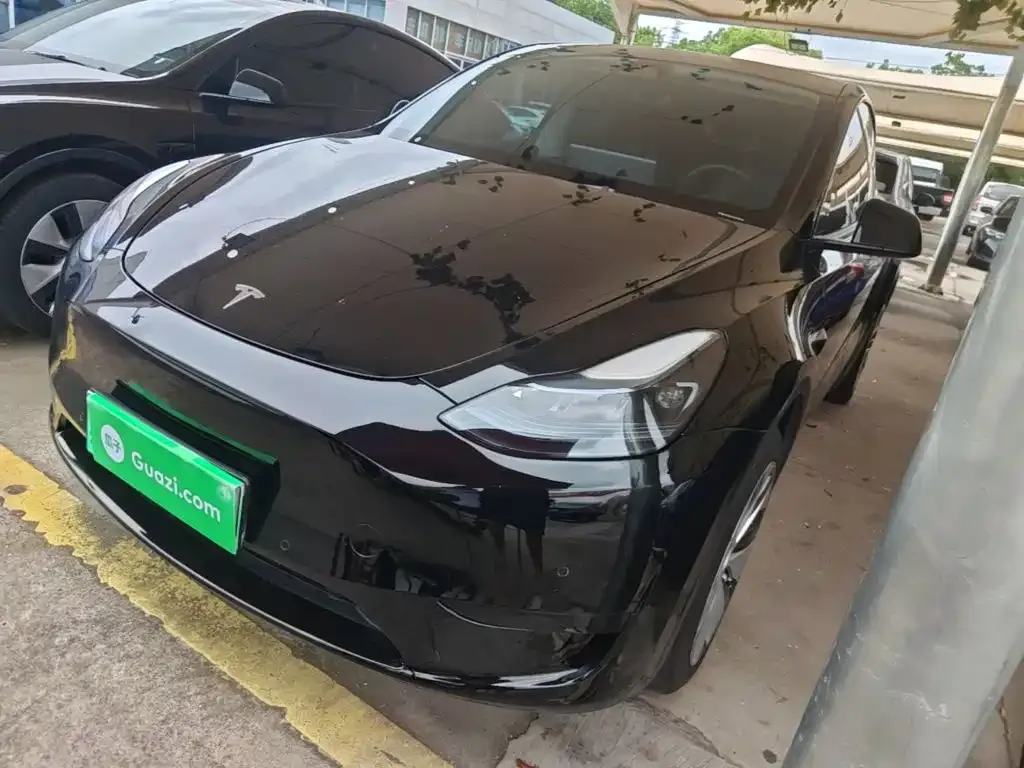 Tesla Model Y — фото 1