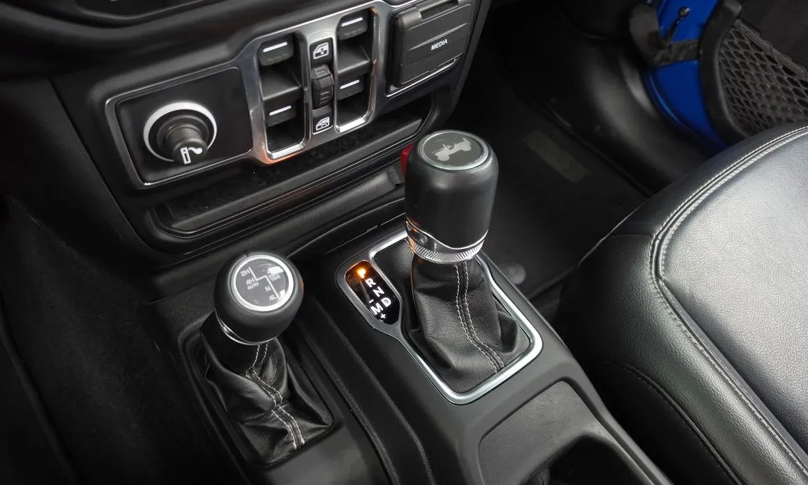 Jeep Wrangler — фото 6