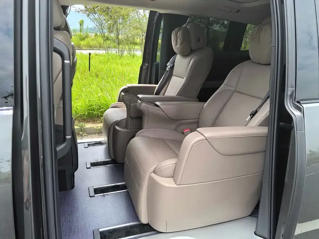 Li Auto MEGA — фото 5