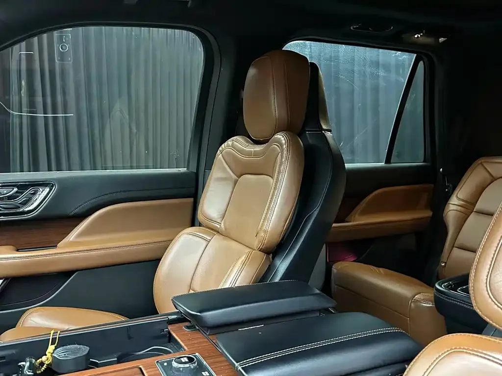 Lincoln Navigator — фото 9