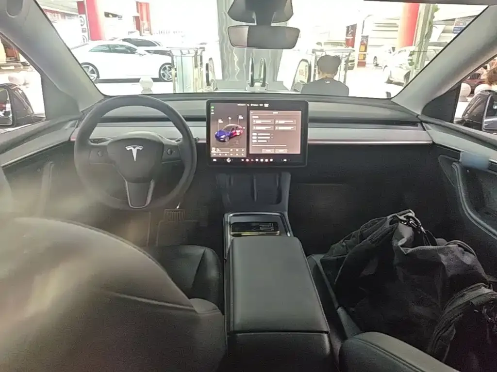 Tesla Model Y — фото 3