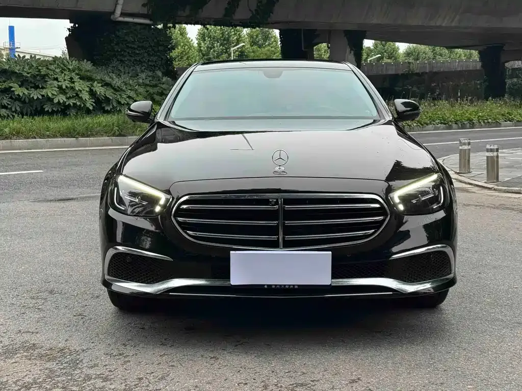 Mercedes-Benz E-Class — фото 10