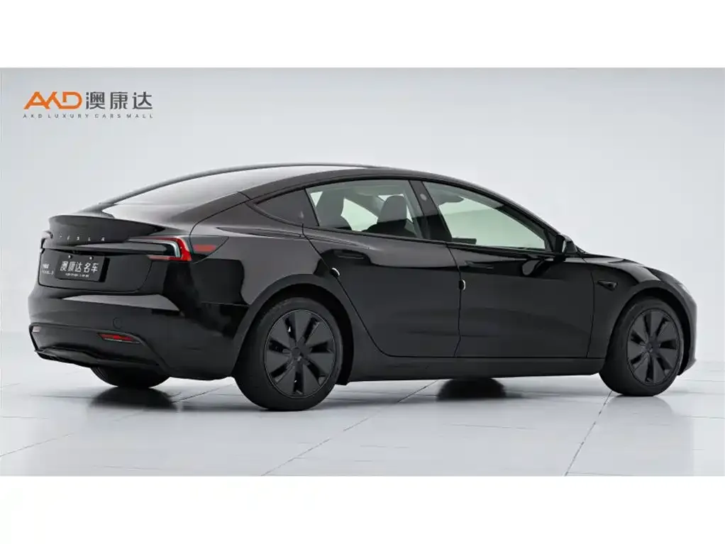 Tesla Model 3 — фото 4
